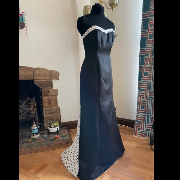 HOLD FOR CITRUS - Black strapless ballgown with polkadot accents PROM DRESS - Picture 6 of 16